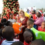 noel-2019-a-abidjan-la-premiere-dame-dominique-ouattara-offre-un-noel-magique-a-3-000-enfants