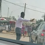 regulation-de-la-circulation-le-maire-de-bingerville-fait-le-buzz-et-l-unanimite-sur-les-reseaux-sociaux