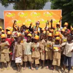 arbre-de-noel-solibra-offre-800-livres-aux-eleves-de-bouafle