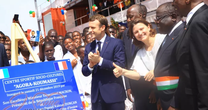 inauguration-de-l-agora-de-koumassi-emmanuel-macron-annonce-la-construction-de-90-autres-agoras-a-travers-tout-le-pays