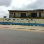 tiassale-un-prisonnier-s-evade-du-violon-tire-sur-un-policier-et-s-enfuit-avec-une-arme-de-dotation