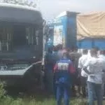 koumassi-un-bus-fait-une-sortie-de-route-et-termine-sa-course-dans-un-marche