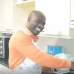 situation-politique-ivoirienne-depuis-sa-cuisine-a-la-haye-charles-ble-goude-grille-de-l-alloco-et-promet-de-s-adresser-a-ses-compatriotes-dans-quelques-jours
