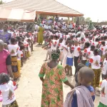 arbre-de-noel-a-kouto-le-ministre-bruno-kone-offre-plus-de-2-000-cadeaux-aux-enfants-de-la-bagoue
