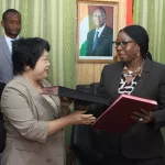 cooperation-ivoiro-chinoise-kandia-camara-signe-un-accord-de-34-milliards-fcfa-avec-une-entreprise-chinoise-pour-la-construction-de-4-lycees-d-excellence-et-2-lycees-professionnels