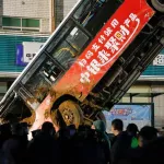 chine-six-morts-apres-la-chute-d-un-bus-dans-un-gouffre