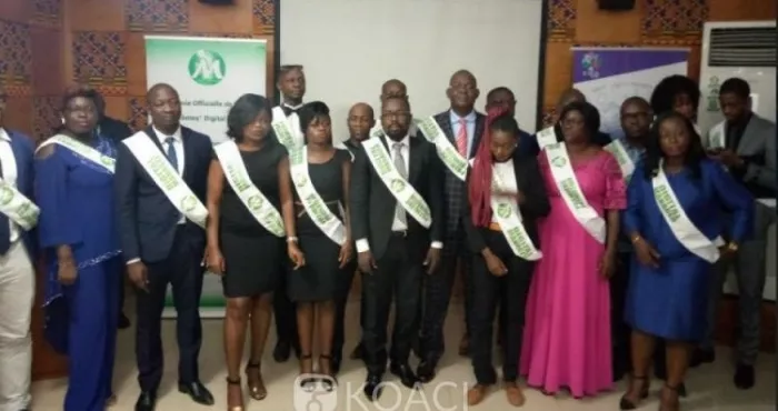 formation-continue-une-vingtaine-d-experts-en-digital-management-celebree