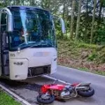 yamoussoukro-collision-entre-une-moto-et-un-car-de-transport-deux-morts