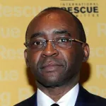 zimbabwe-un-milliardaire-met-fin-a-la-greve-des-medecins-qui-dure-depuis-4-mois-en-leurs-payant-les-salaires