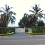 yamoussoukro-des-hommes-en-tenue-vus-a-la-residence-de-soro-hier