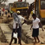 cocody-m-pouto-des-habitants-disent-non-a-un-deguerpissement-sur-la-voie-y4