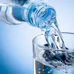 prevention-coronavirus-pourquoi-il-faut-laisser-la-gorge-humide-voici-la-boisson-conseillee