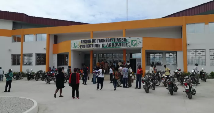 agboville-apres-les-affrontements-la-vie-reprend-timidement-la-ville-sous-surveillance-des-forces-de-l-ordre