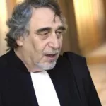 entretien-bombardement-du-camp-militaire-francais-de-bouake-en-2004-le-proces-s-ouvre-le-17-mars-en-france-un-avocat-des-familles-charge-trois-anciens-ministres-francais