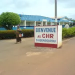 abengourou-une-femme-deverse-de-l-eau-bouillante-sur-un-planteur-et-son-epouse-dans-leur-lit-conjugal