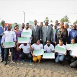 entreprenariat-l-agence-emploi-jeunes-donnent-des-cheques-d-un-montant-total-de-175-millions-fcfa-aux-jeunes-de-la-commune-de-marcory