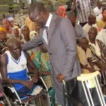 visite-de-compassion-le-general-vagondo-diomande-chez-un-sergent-de-police-ampute-des-deux-jambes-et-la-famille-d-un-adjudant-decede-en-service-commande