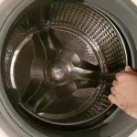 voici-l-astuce-pour-donner-un-coup-d-eclat-et-une-bonne-odeur-a-votre-tambour-de-lave-machine