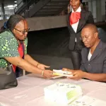 litterature-dedicace-d-un-roman-qui-prone-l-amour