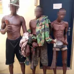 port-bouet-des-tenues-militaires-saisies-sur-les-mousquetaires