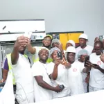 partenariat-drogba-communie-avec-le-personnel-de-solibra-bouafle