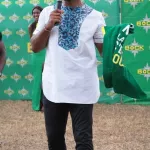 en-visite-a-l-usine-solibra-de-bouafle-didier-drogba-dit-sa-fierte-d-etre-l-egerie-de-la-bock