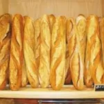 abobo-profitant-du-sommeil-du-personnel-un-jeune-tente-de-voler-la-recette-et-du-pain-d-une-boulangerie