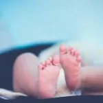 yopougon-un-bebe-enleve-et-des-biens-emportes-par-une-bande-de-jeunes-filles