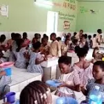 education-nationale-en-cote-d-ivoire-une-fondation-finance-l-agrandissement-de-la-cantine-d-une-ecole-primaire-au-plateau-dokui