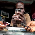 coronavirus-voici-la-methode-pour-desinfecter-son-telephone-et-ses-ecouteurs-l-importance-du-vinaigre-blanc