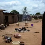 bangolo-vive-tension-dans-un-village-un-mort-l-habitation-d-un-feticheur-saccagee-et-incendiee-sa-famille-exfiltree