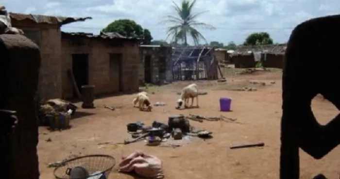 bangolo-vive-tension-dans-un-village-un-mort-l-habitation-d-un-feticheur-saccagee-et-incendiee-sa-famille-exfiltree