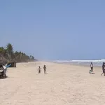 lutte-contre-le-coronavirus-de-jeunes-gens-defient-les-autorites-sur-la-plage