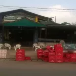 scandale-dans-un-maquis-un-masque-et-un-jeune-homme-se-tabassent-pour-une-femme