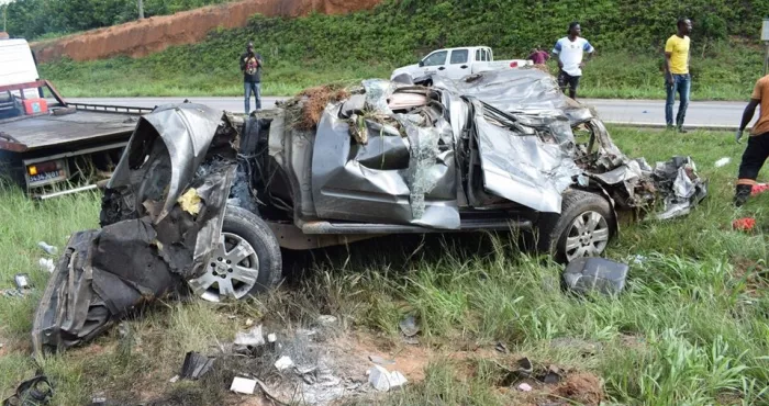 autoroute-du-nord-un-grave-accident-de-la-circulation-entre-un-camion-transport-des-bouteilles-de-gaz-butane-et-un-vehicule-de-type-4x4-fait-plusieurs-morts-et-de-nombreux-blesses