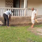 cote-d-ivoire-suite-a-la-communication-du-sous-prefet-sur-le-service-civique-une-association-de-cadres-allochtones-s-engage-a-l-entretien-regulier-de-tous-les-edifices-publics-d-oghlawpo