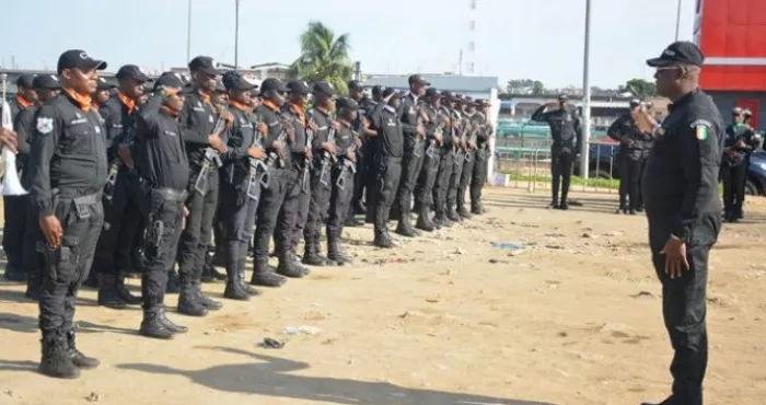 bastonnade-pendant-le-couvre-feu-interpellee-la-police-nationale-prend-de-nouvelles-mesures-pour-faire-respecter-les-droits-de-l-homme