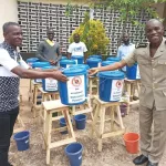 bouafle-lutte-contre-la-propagation-du-coronavirus-un-operateur-economique-depose-du-materiel-desinfectant-a-tous-les-coins-et-recoins-de-la-ville