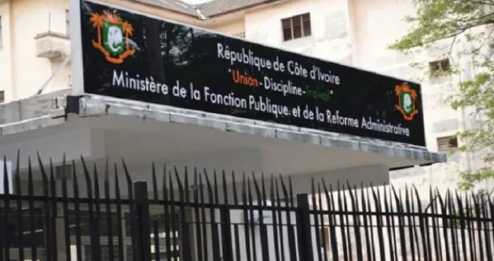 fonction-publique-les-fonctionnaires-et-agents-de-l-etat-tenus-d-etre-a-leur-poste-au-travail-voici-la-raison