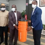 lutte-contre-le-coronavirus-a-marcory-dj-bonano-installe-des-kits-de-lavage-des-mains-dans-les-rues-de-la-commune