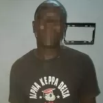 man-un-militaire-achete-du-savon-chez-une-jeune-fille-avec-un-faux-billet-de-10-000-francs-et-tente-de-l-intimider-en-tirant-un-coup-de-feu-en-l-air