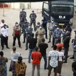 construction-d-un-centre-de-depistage-de-covid-19-de-yopougon-bae-vincent-toh-bi-prefet-d-abidjan-nous-nous-excusons