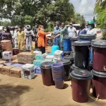lutte-contre-le-covid-19-l-epouse-du-premier-ministre-aissatou-gon-coulibaly-distribue-des-kits-a-bingerville
