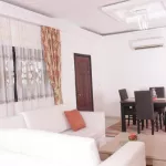 bingerville-une-residence-attaquee-a-l-arme-de-guerre-par-une-jeune-fille-et-son-gang