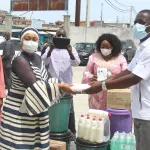 lutte-contre-la-maladie-a-coronavirus-l-epouse-du-premier-ministre-aux-cotes-des-populations-defavorisees-et-des-personnels-de-sante