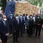 lutte-contre-la-covid-19-une-entreprise-fait-un-don-d-une-valeur-de-100-millions-destine-aux-populations-d-abidjan-et-de-l-interieur-du-pays