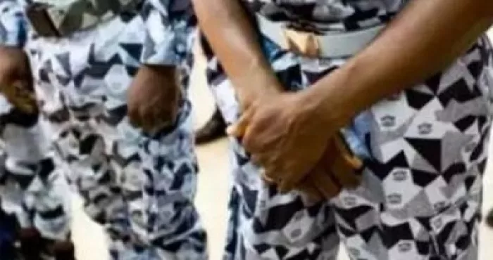 daloa-un-officier-de-police-et-un-gendarme-se-battent-en-plein-corridor
