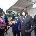 lutte-contre-le-coronavirus-en-cote-d-ivoire-amadou-gon-coulibaly-felicite-le-ministre-aka-aouele