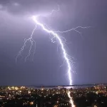 anyama-la-foudre-s-abat-plusieurs-morts-dont-des-enfants-des-brules-et-des-maisons-incendiees