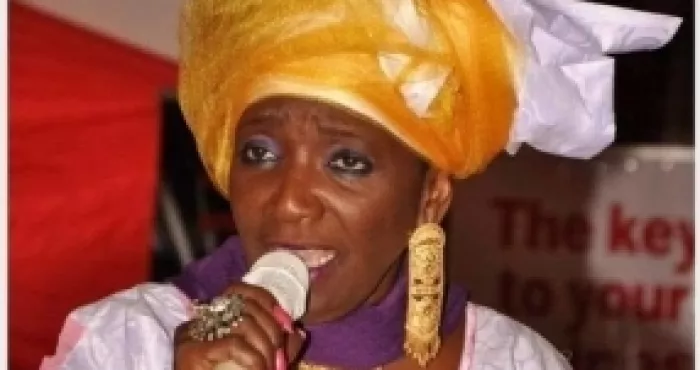 affaire-500-millions-fcfa-aux-artistes-du-burida-aicha-kone-refuse-le-cheque-de-100-000-fcfa-et-crie-sa-colere